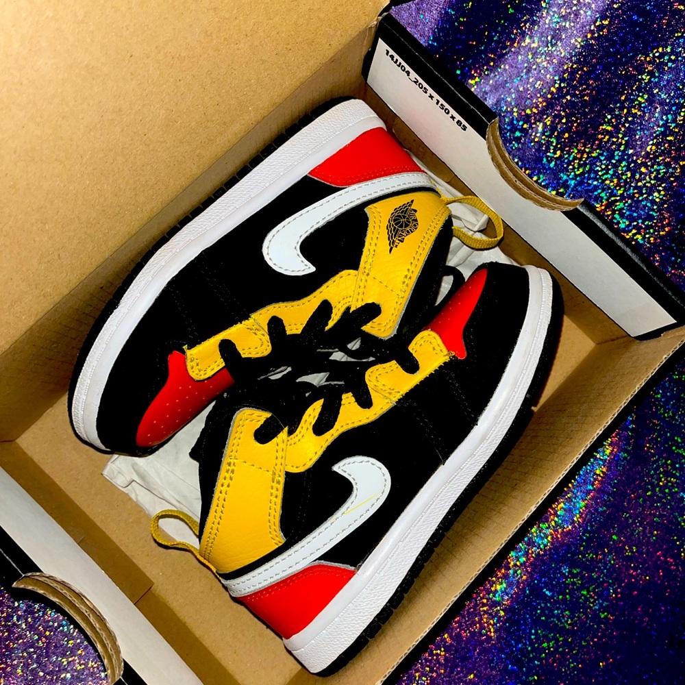 Nike Air Jordan 1 Mid Shoes